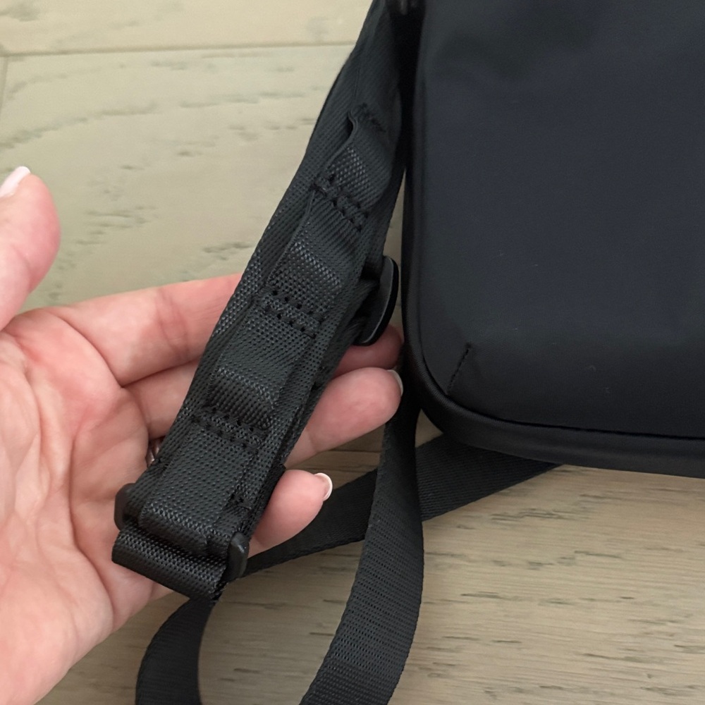 lululemon athletica Black Messenger Bag - Picture 3 of 6